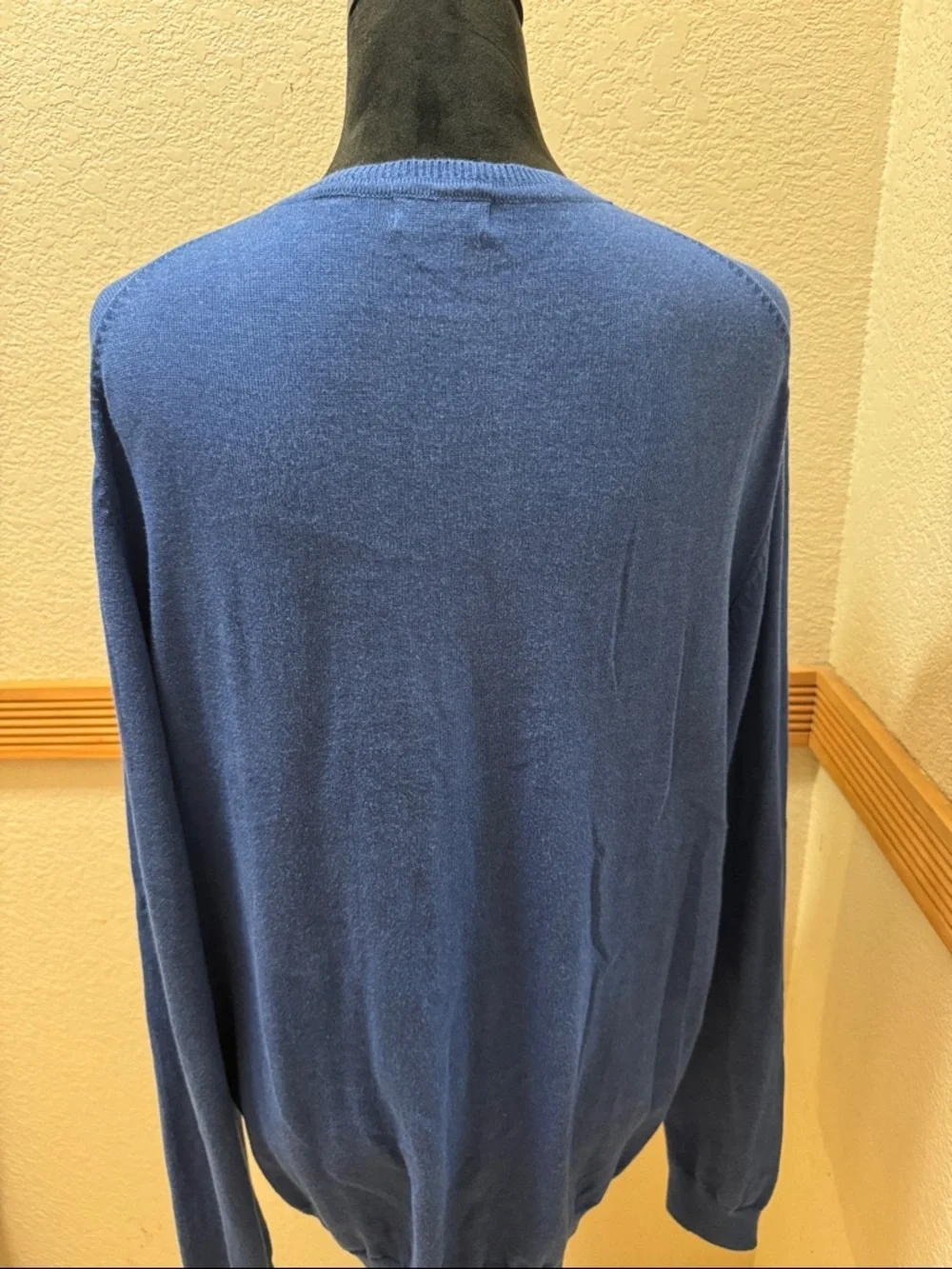 Men’s Van Heusen Navy Blue V-Neck Sweater Size L